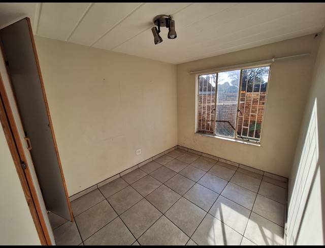 3 BEDROOM TOWNHOUSE FOR SALE IN VANDERBIJLPARK SE 3
